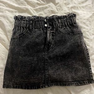 Wild Fable mini ruffle skirt size M